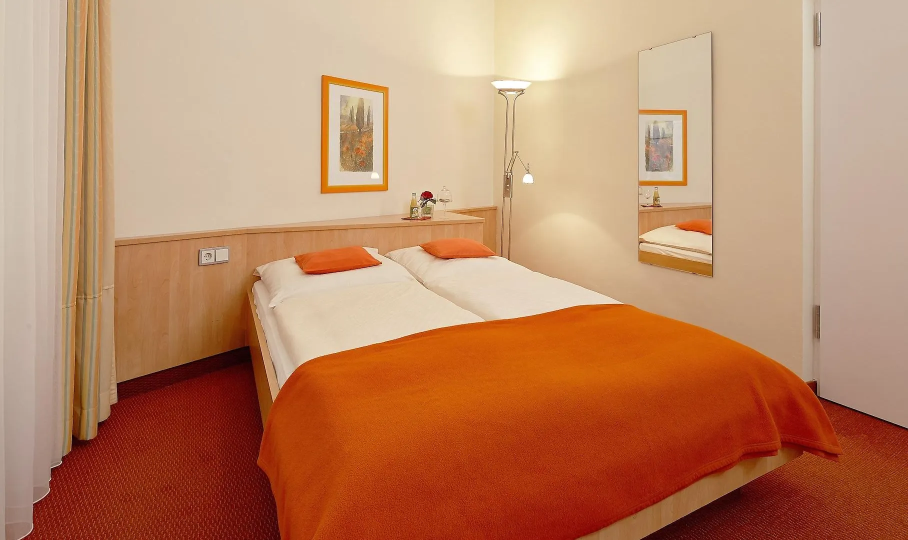 Hotel Adria Muenchen 3*, מינכן