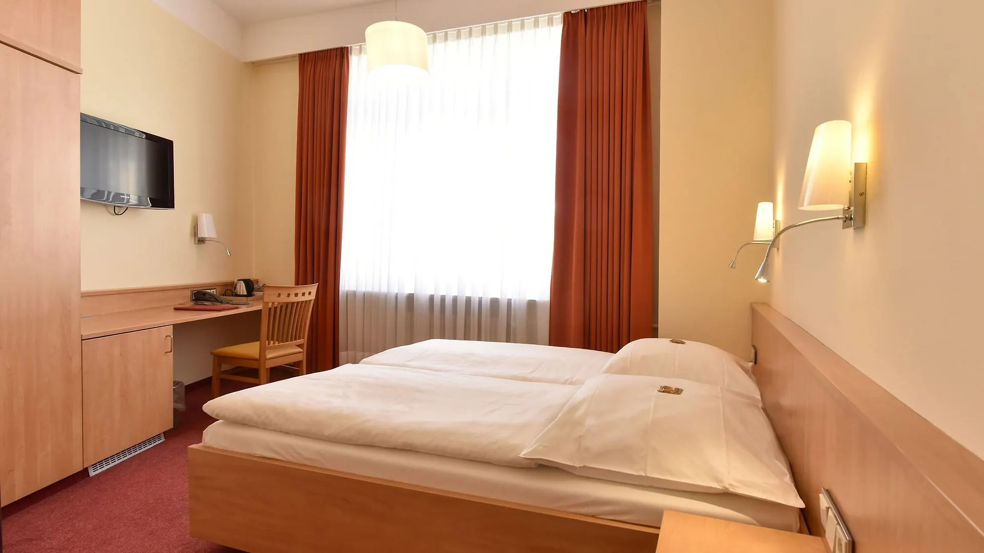 Hotel Adria Muenchen 3*, מינכן גרמניה