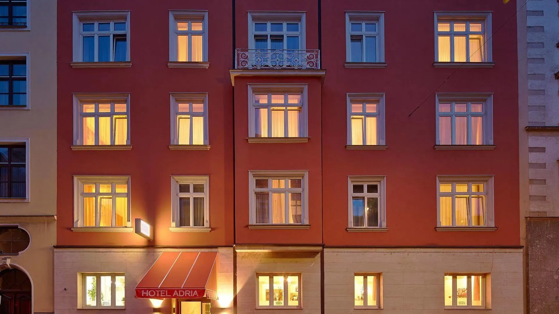 Hotel Adria Muenchen 3*, מינכן